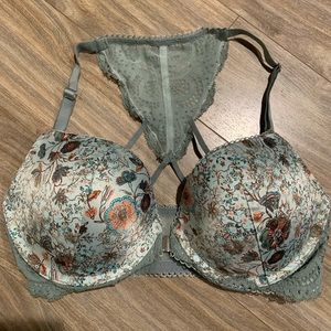 Victoria’s Secret 
Dream Angels Push-Up